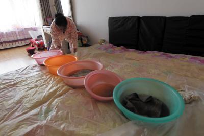 历城楼上漏水，住户失联，小区没物管，业主维权难！律师来支招……